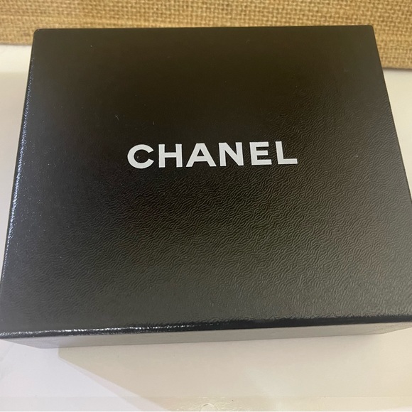 CHANEL Tri-fold wallet caviar leather - Picture 10 of 16